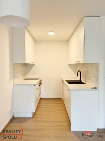 Pronájem bytu 2+kk, Praha - Kobylisy, Mirovická, 44 m2