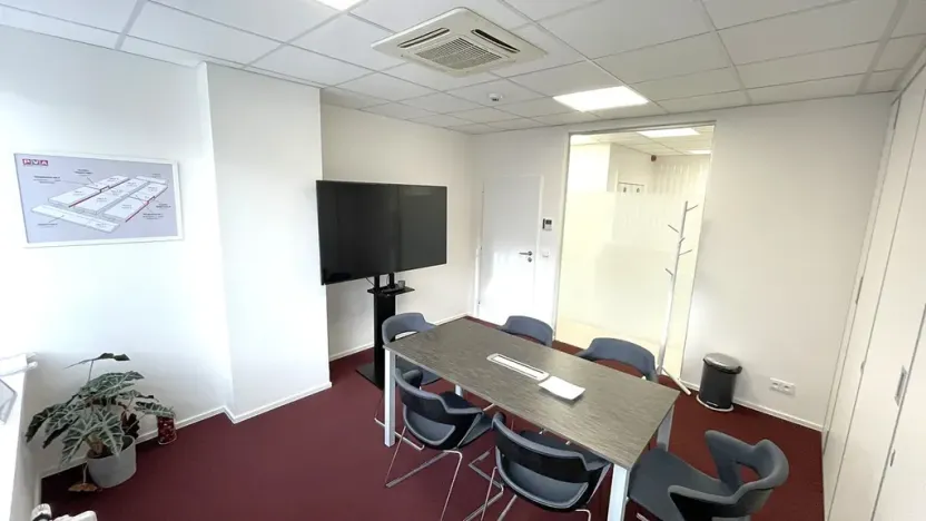 Pronájem kanceláře, Praha - Holešovice, Dělnická, 1252 m2