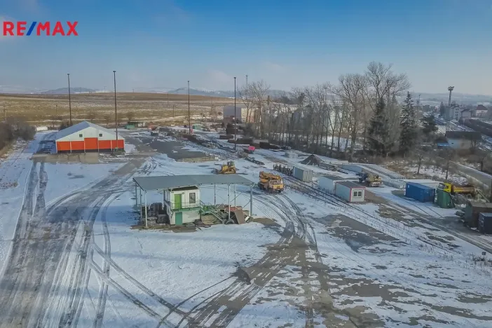 Prodej komerčního pozemku, Okříšky, Za tratí, 34555 m2