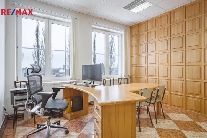 Prodej komerčního pozemku, Okříšky, Za tratí, 34555 m2