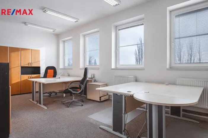 Prodej komerčního pozemku, Okříšky, Za tratí, 34555 m2