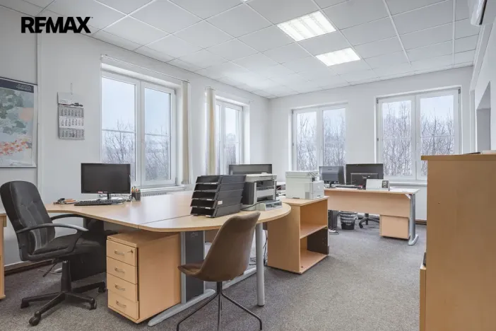 Prodej komerčního pozemku, Okříšky, Za tratí, 34555 m2