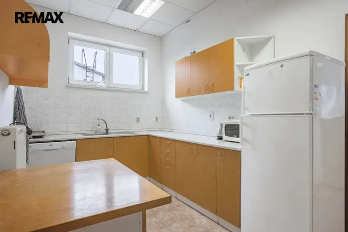 Prodej komerčního pozemku, Okříšky, Za tratí, 34555 m2