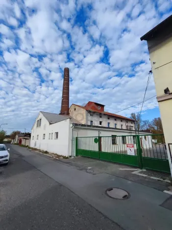 Prodej ubytování, Přelouč, Sportovní, 4222 m2