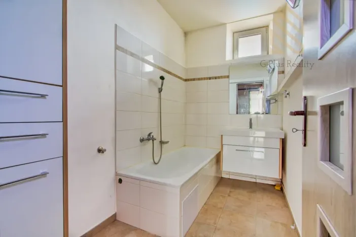 Prodej bytu 2+1, Louny, Husova, 63 m2