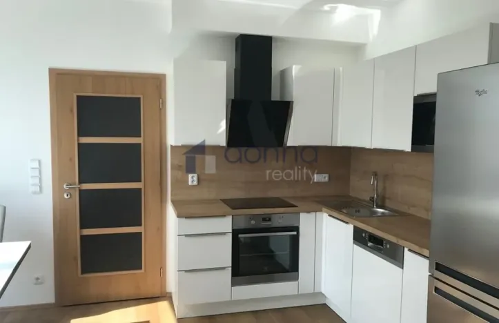 Pronájem bytu 2+kk, Praha, Lovosická, 56 m2