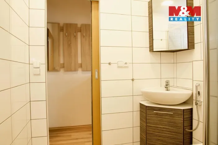 Pronájem bytu 1+1, Karlovy Vary - Bohatice, Lomená, 35 m2