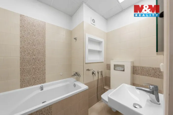 Pronájem bytu 3+1, Děčín - Děčín IX-Bynov, Sokolská, 67 m2