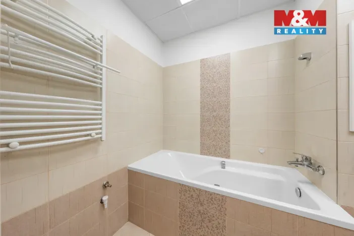 Pronájem bytu 3+1, Děčín - Děčín IX-Bynov, Sokolská, 67 m2