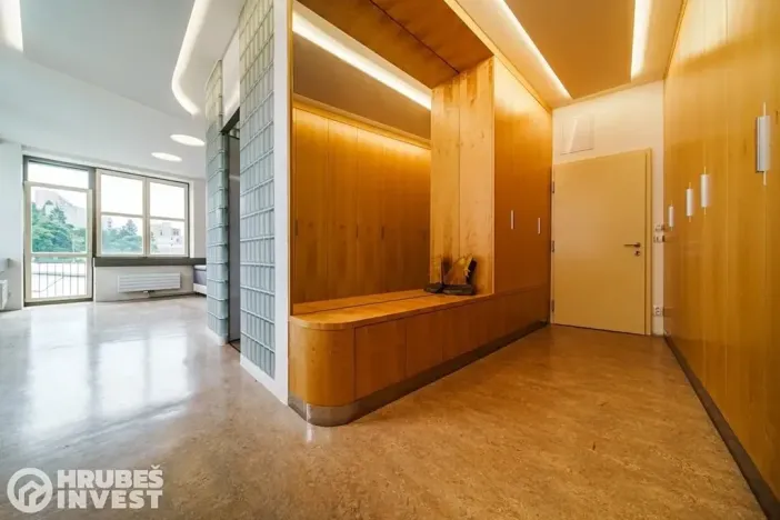 Prodej komerční nemovitosti, Adamov, Mírová, 2380 m2