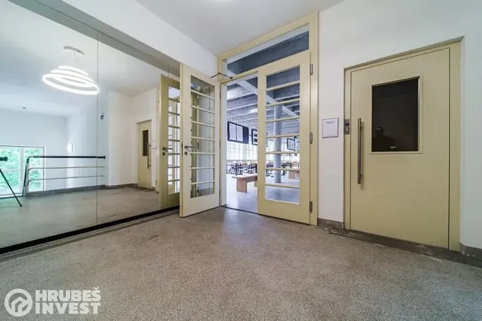 Prodej komerční nemovitosti, Adamov, Mírová, 2380 m2