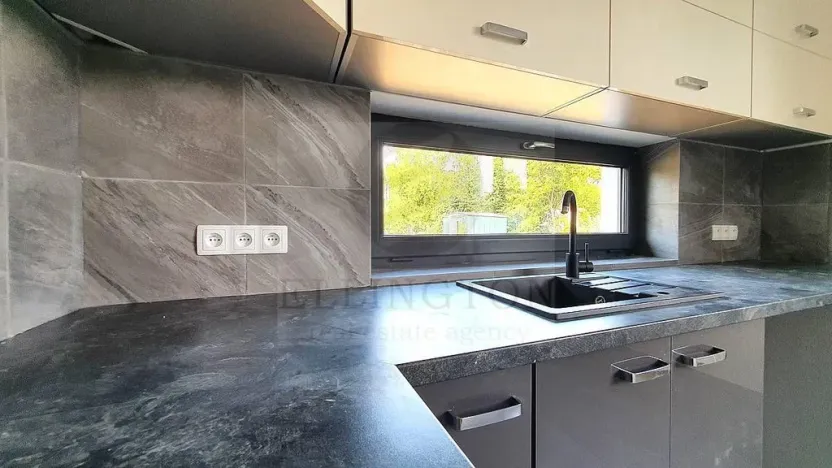 Pronájem rodinného domu, Ohrobec, V zahrádkách, 226 m2