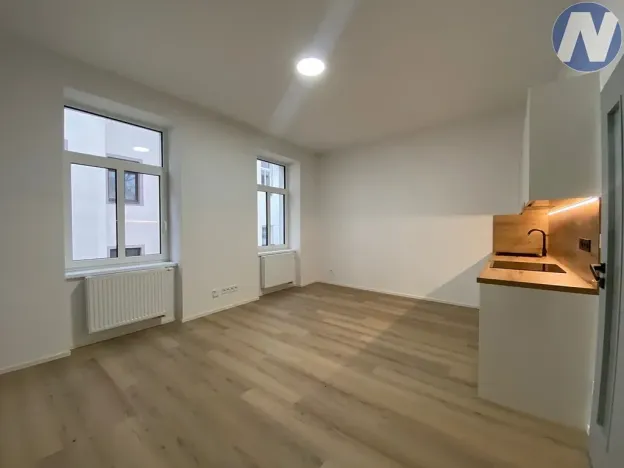 Pronájem bytu 1+kk, České Budějovice, Rudolfovská tř., 33 m2