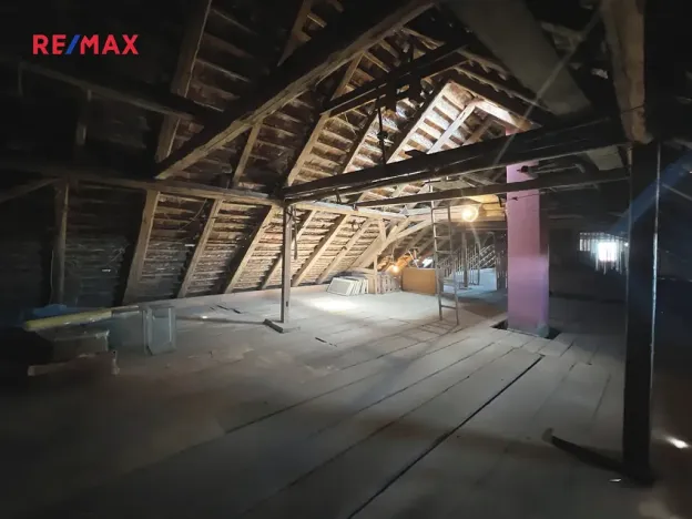 Prodej rodinného domu, Chrást, 280 m2