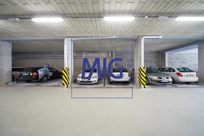 Pronájem garážového stání, Brno, Cejl, 13 m2