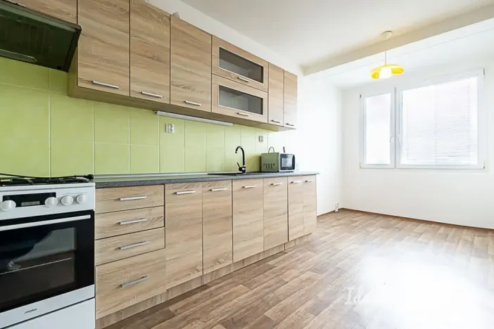 Pronájem bytu 3+1, Praha - Prosek, Vysočanská, 74 m2