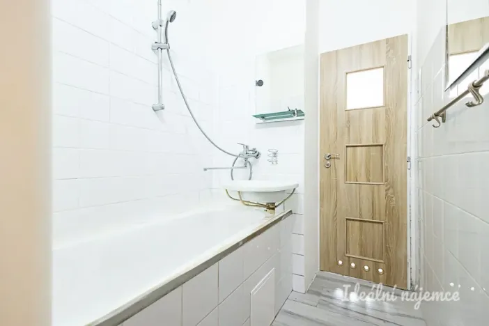 Pronájem bytu 3+1, Praha - Prosek, Vysočanská, 74 m2