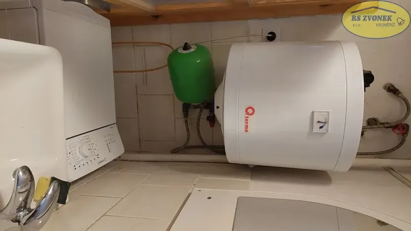 Prodej výrobních prostor, Kroměříž, 398 m2