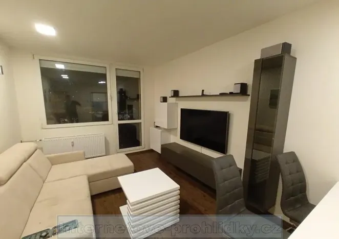 Pronájem bytu 2+kk, Praha - Kobylisy, Chabařovická, 46 m2