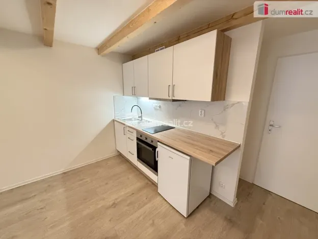 Pronájem bytu 1+kk, Praha - Smíchov, Na Valentince, 48 m2