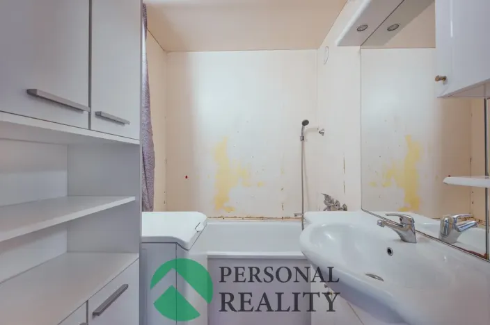 Prodej bytu 3+1, Karlovy Vary, U Koupaliště, 68 m2