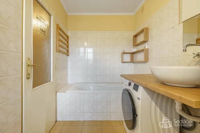 Prodej bytu 2+1, Ostrov, Jáchymovská, 56 m2