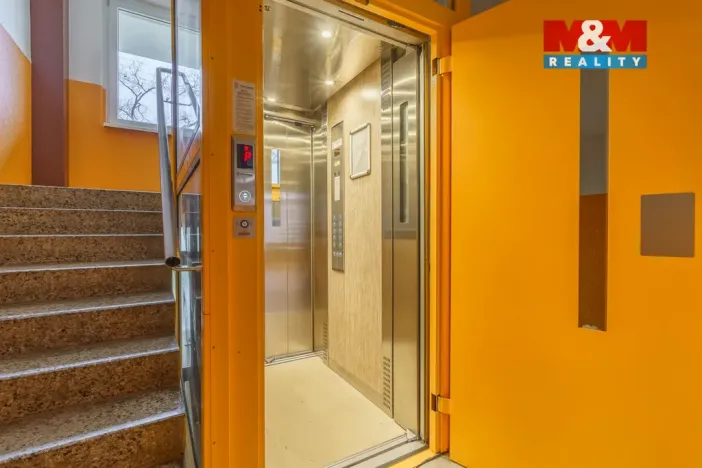 Pronájem bytu 1+1, Karlovy Vary - Stará Role, Okružní, 36 m2