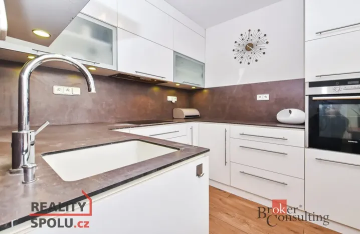 Pronájem bytu 3+kk, Praha - Vršovice, Tádžická, 74 m2