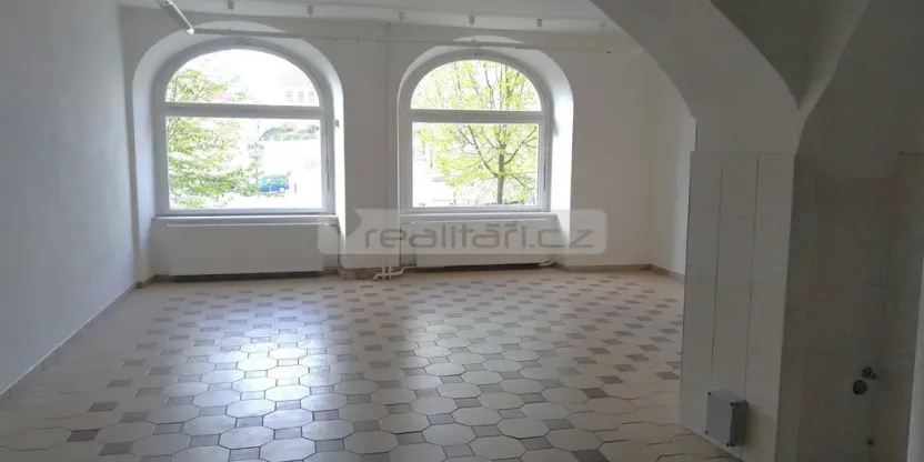 Pronájem obchodního prostoru, Nepomuk, náměstí Augustina Němejce, 69 m2