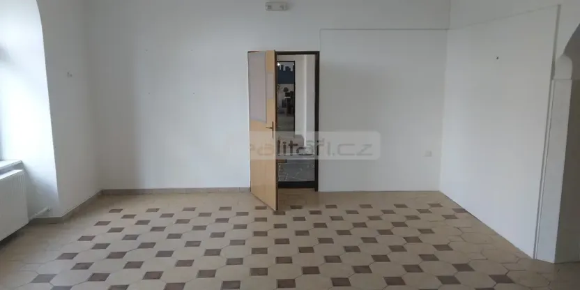 Pronájem obchodního prostoru, Nepomuk, náměstí Augustina Němejce, 69 m2