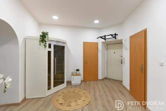 Prodej bytu 2+1, Praha - Žižkov, Basilejské náměstí, 73 m2