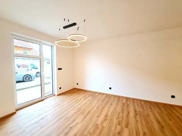 Prodej bytu 4+kk, Stochov, náměstí u dubu, 96 m2