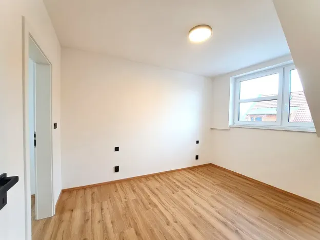 Prodej bytu 4+kk, Stochov, náměstí u dubu, 96 m2