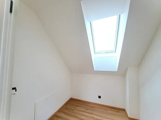 Prodej bytu 4+kk, Stochov, náměstí u dubu, 96 m2