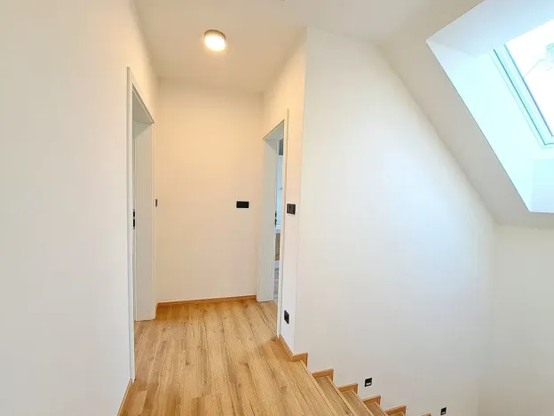 Prodej bytu 4+kk, Stochov, náměstí u dubu, 96 m2