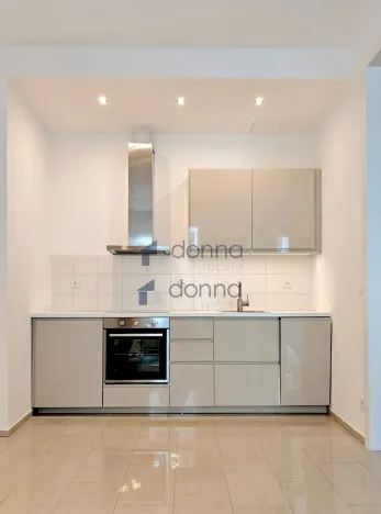 Pronájem bytu 2+kk, Praha, Pod Kotlaskou, 76 m2