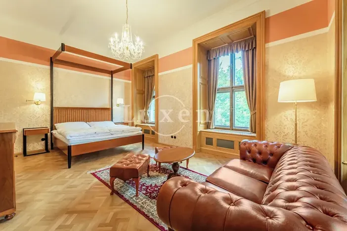 Pronájem komerční nemovitosti, Mirošov, náměstí Míru, 1364 m2