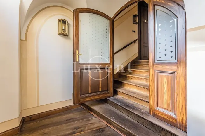 Pronájem komerční nemovitosti, Mirošov, náměstí Míru, 1364 m2