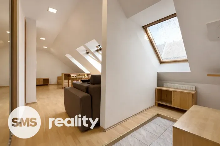 Pronájem bytu 1+kk, Opava, třída Spojenců, 39 m2