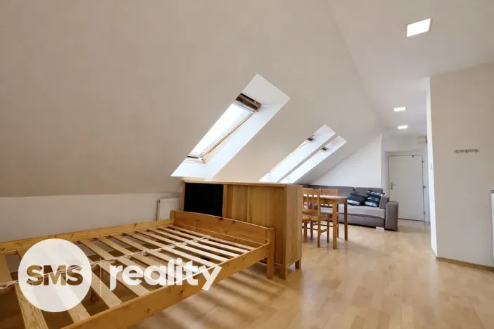 Pronájem bytu 1+kk, Opava, třída Spojenců, 39 m2