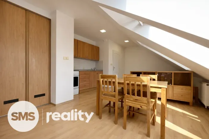 Pronájem bytu 1+kk, Opava, třída Spojenců, 39 m2