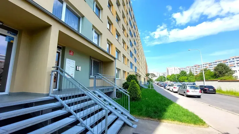 Prodej bytu 3+1, Praha - Horní Měcholupy, Livornská, 74 m2