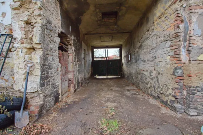 Prodej obchodního prostoru, Veltěže, Perucká, 1326 m2