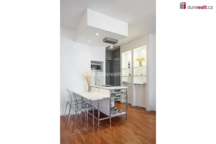 Pronájem bytu 1+kk, Praha - Košíře, Holečkova, 30 m2