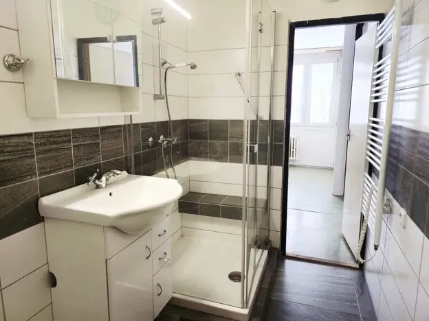 Prodej bytu 3+1, Praha - Kobylisy, Rajmonova, 70 m2