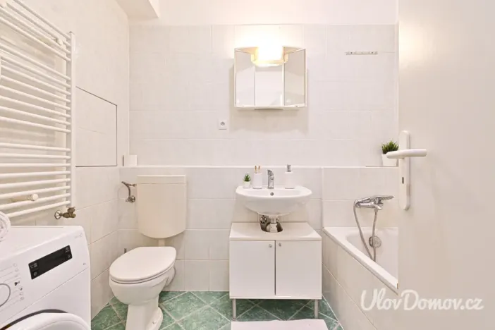 Prodej bytu 1+kk, Praha - Troja, Hnězdenská, 36 m2