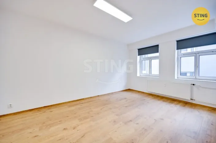 Pronájem kanceláře, Zlín, třída Tomáše Bati, 108 m2