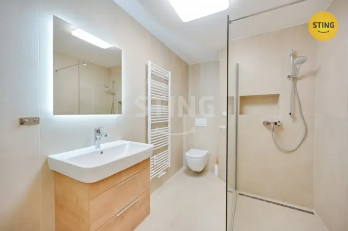 Pronájem kanceláře, Zlín, třída Tomáše Bati, 108 m2