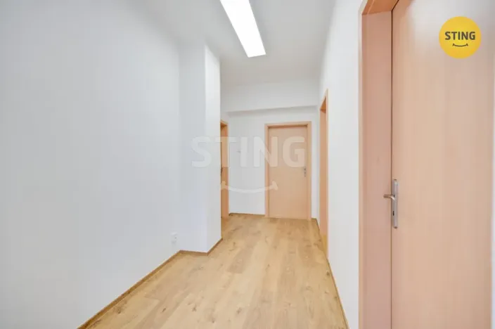 Pronájem kanceláře, Zlín, třída Tomáše Bati, 108 m2
