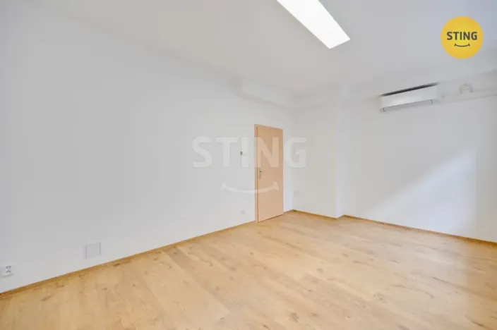 Pronájem kanceláře, Zlín, třída Tomáše Bati, 108 m2